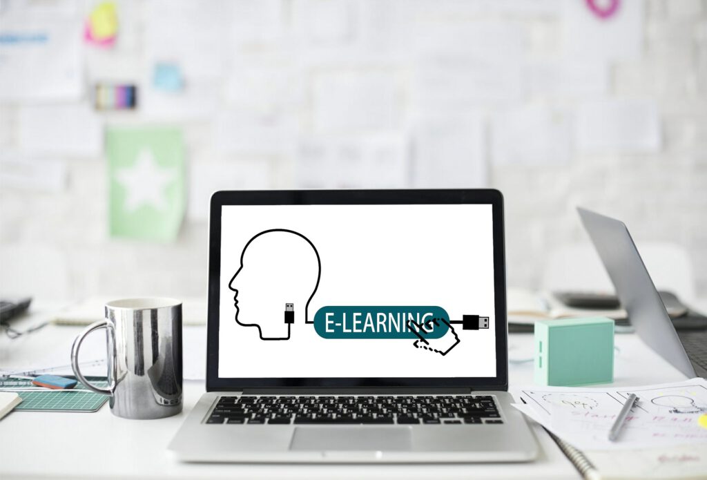 artsybee e learning 3734521 1920